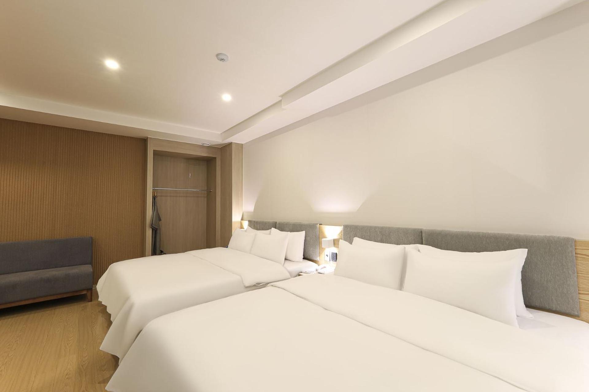 Hound Hotel Changwon Exteriör bild