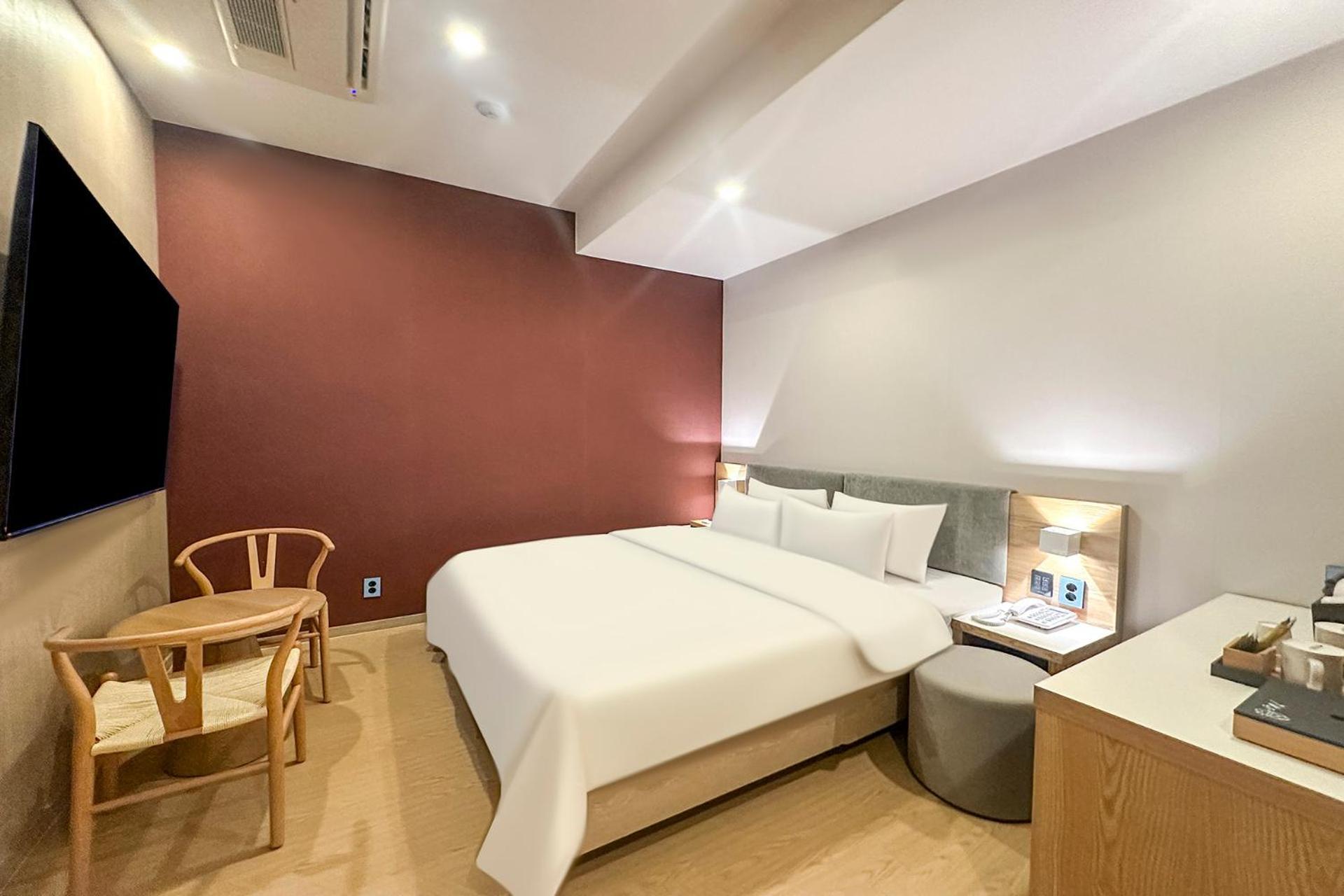 Hound Hotel Changwon Exteriör bild