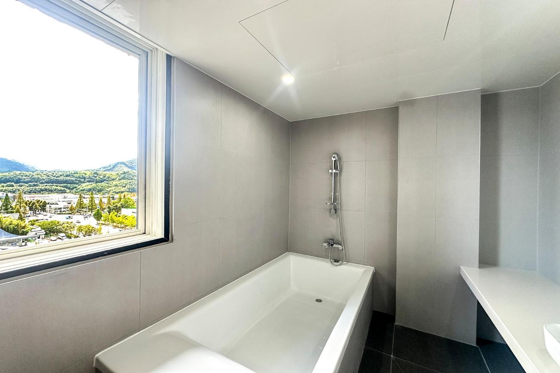 Hound Hotel Changwon Exteriör bild