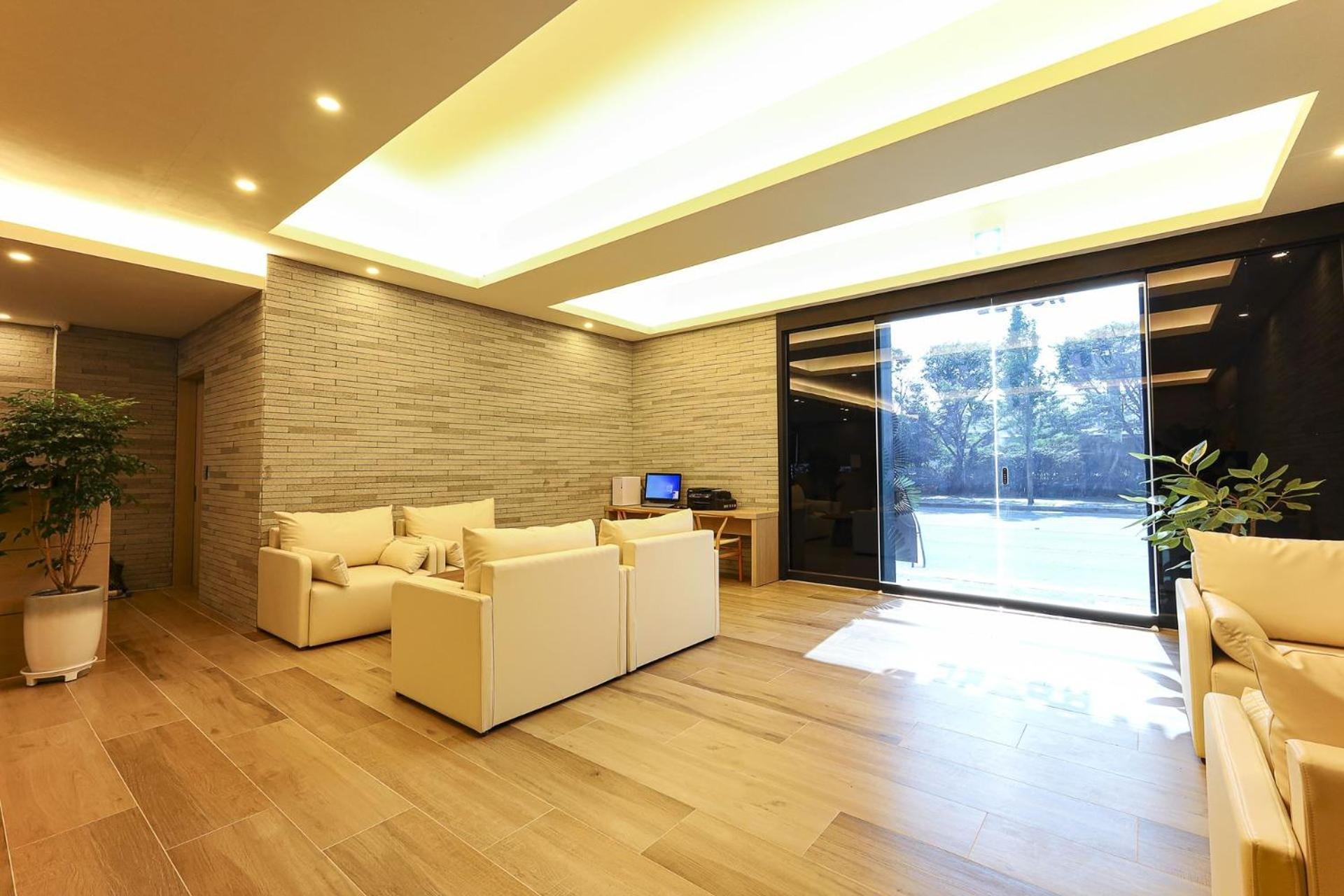 Hound Hotel Changwon Exteriör bild
