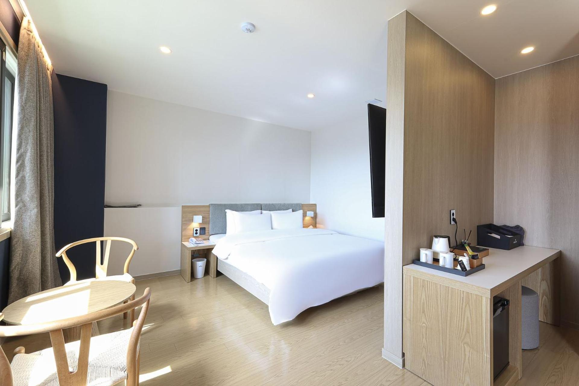 Hound Hotel Changwon Exteriör bild