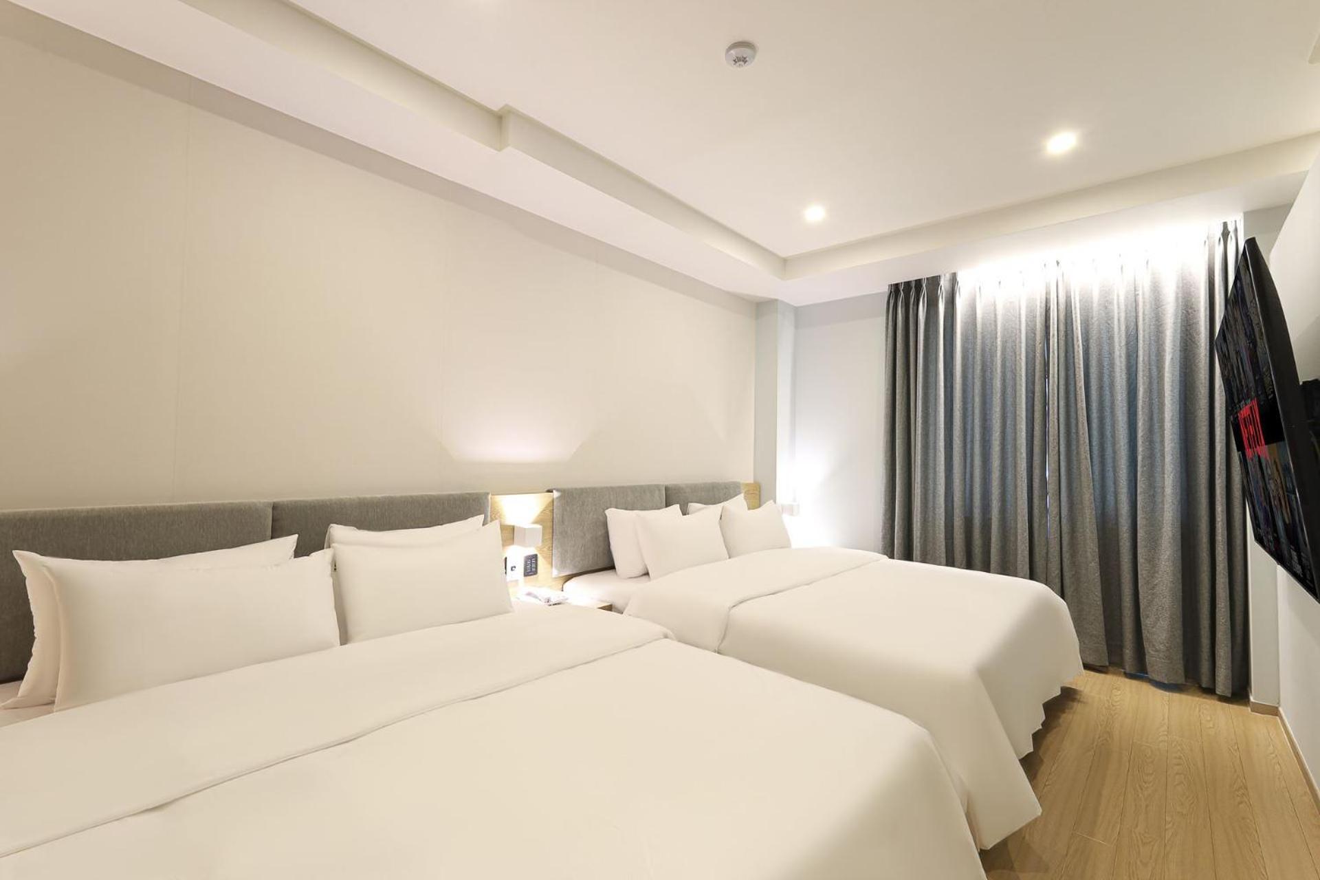 Hound Hotel Changwon Exteriör bild