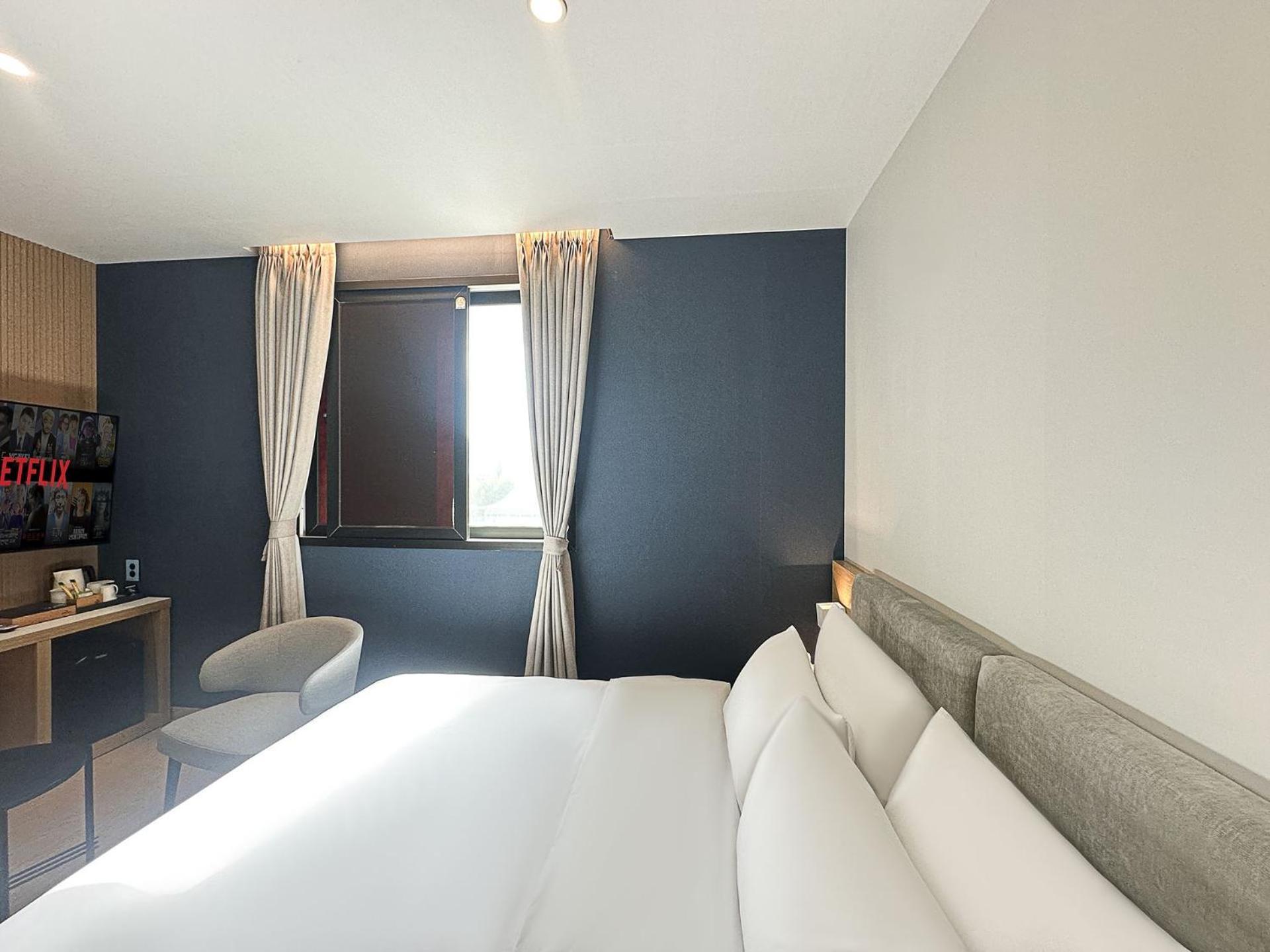 Hound Hotel Changwon Exteriör bild