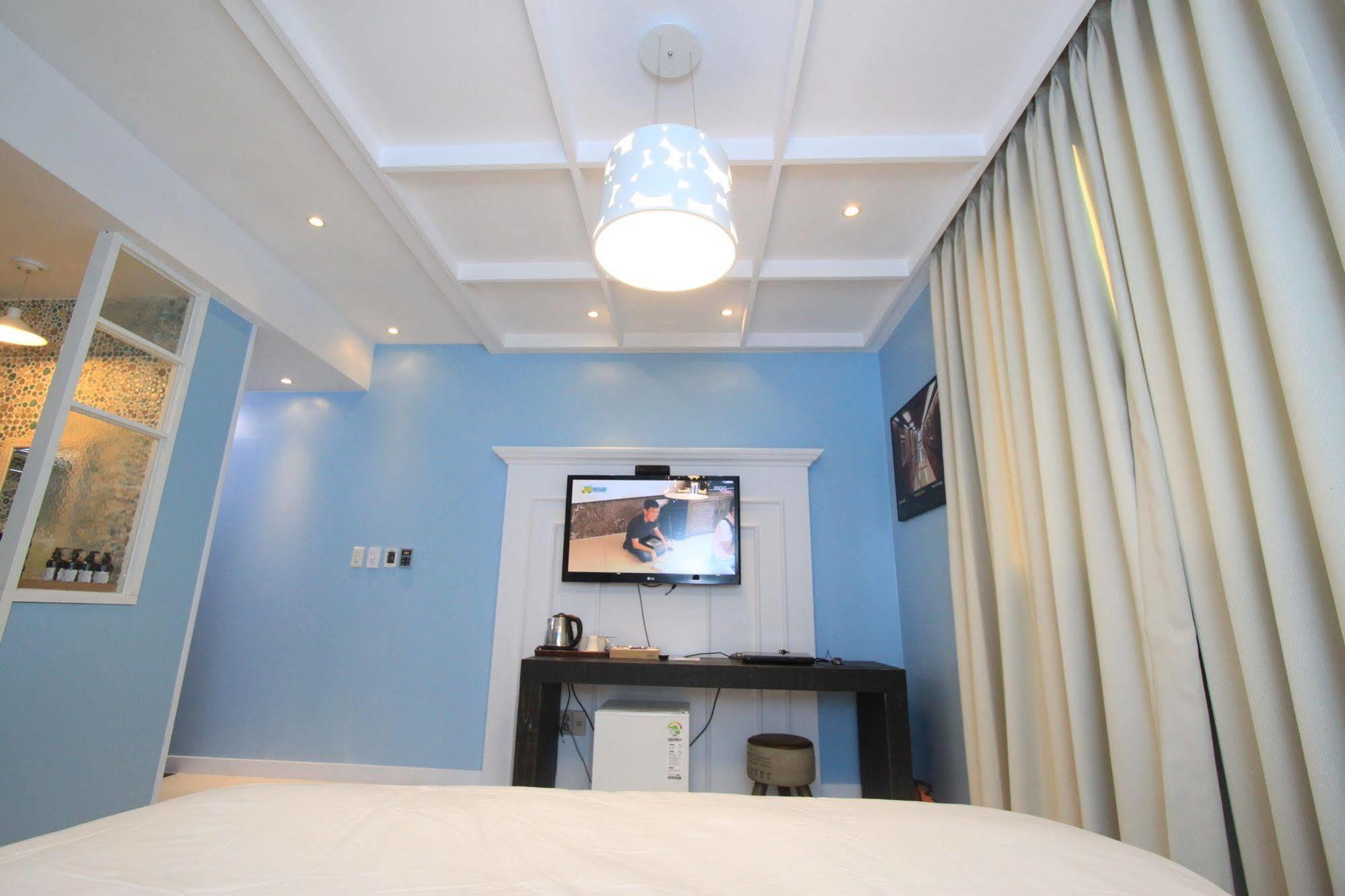 Hound Hotel Changwon Exteriör bild