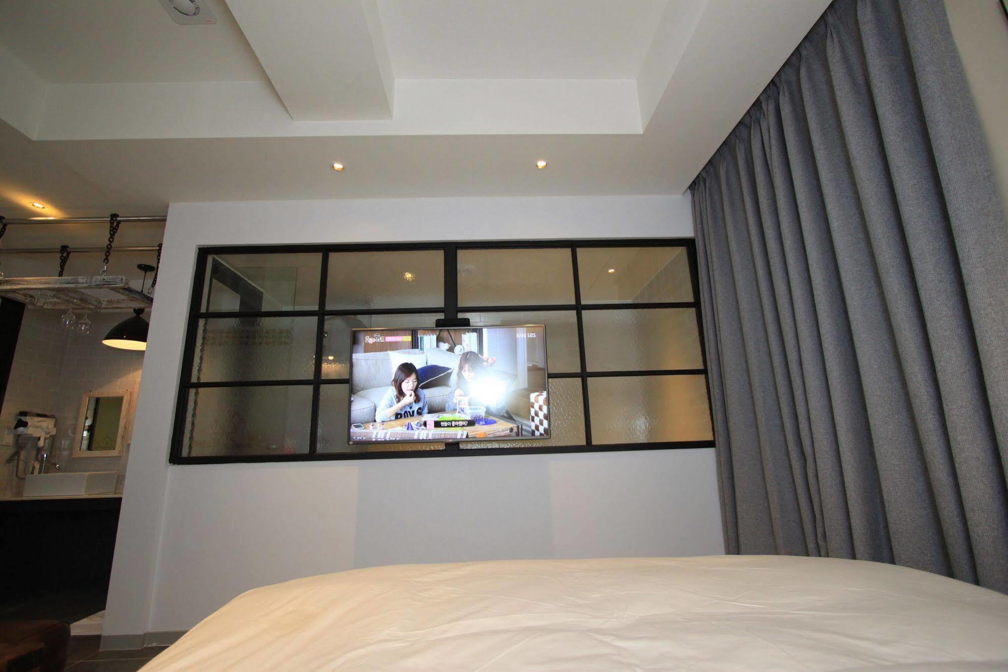 Hound Hotel Changwon Exteriör bild