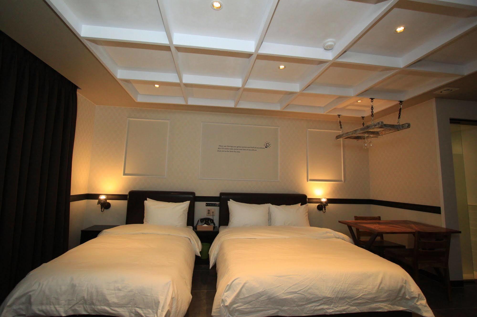 Hound Hotel Changwon Exteriör bild